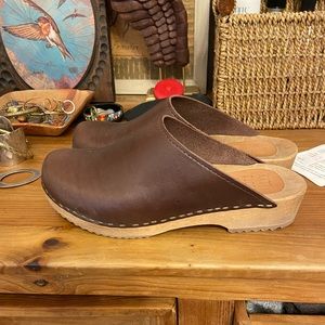 Kit & Clogs 39 EUC. Worn only a few times.